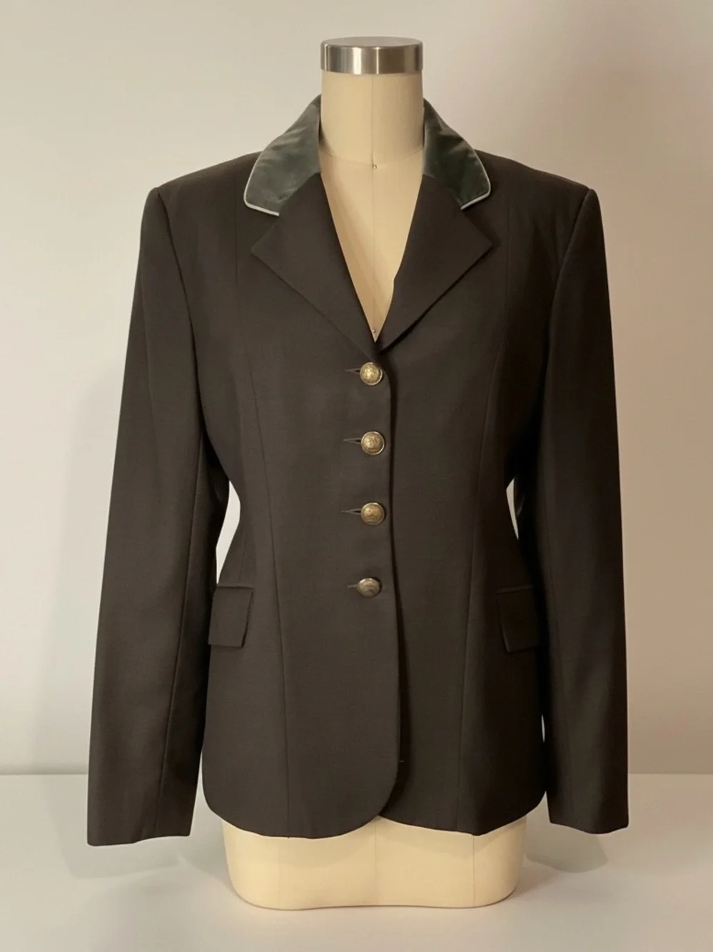 Equestrian Tailored Blazer with Velvet-Trim Collar Salzburg Buttons